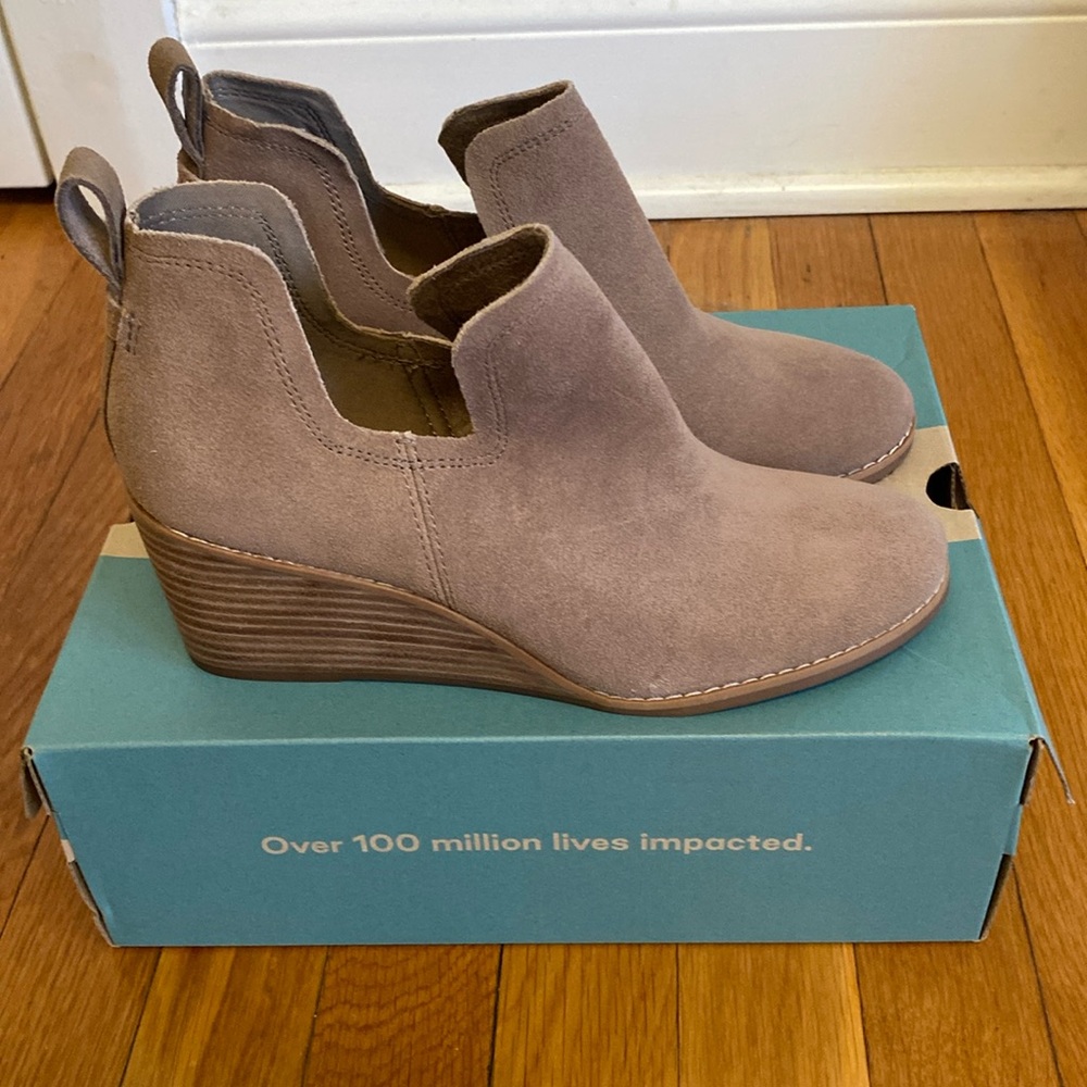 Brand new Tom’s wedge bootie